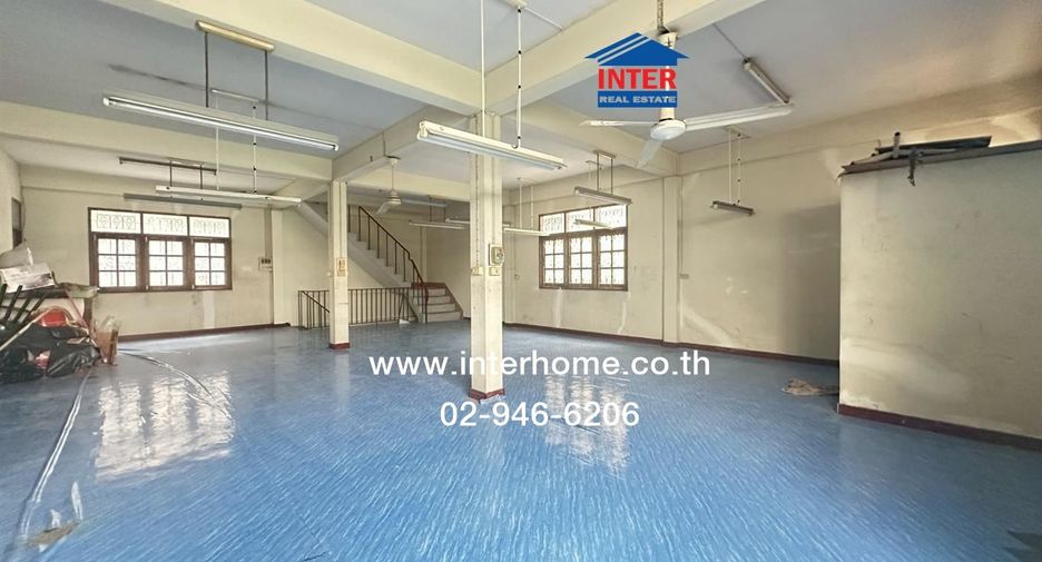 For sale 3 bedrooms retail Space in Bangkok Noi, Bangkok