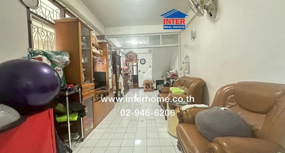For sale 3 bedrooms retail Space in Bangkok Noi, Bangkok