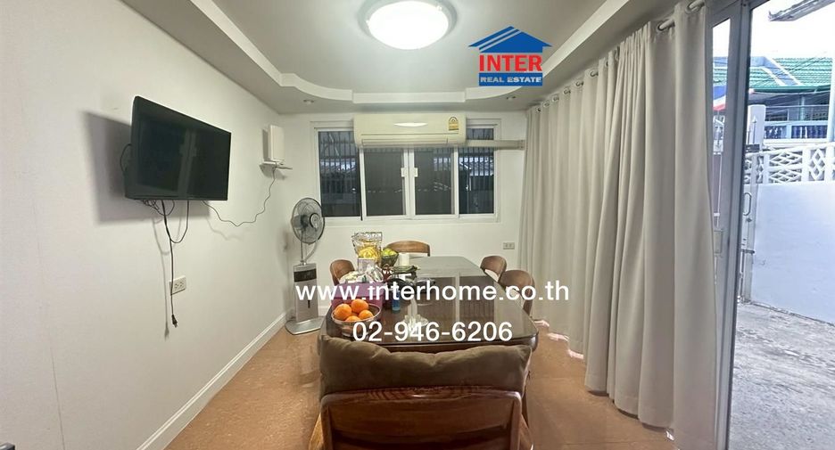 For sale 3 bedrooms retail Space in Bangkok Noi, Bangkok