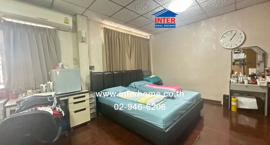 For sale 3 bedrooms retail Space in Bangkok Noi, Bangkok
