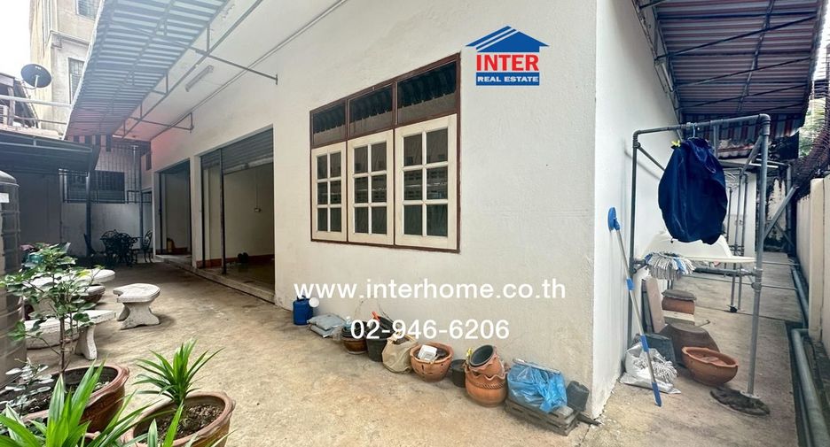 For sale 3 bedrooms retail Space in Bangkok Noi, Bangkok