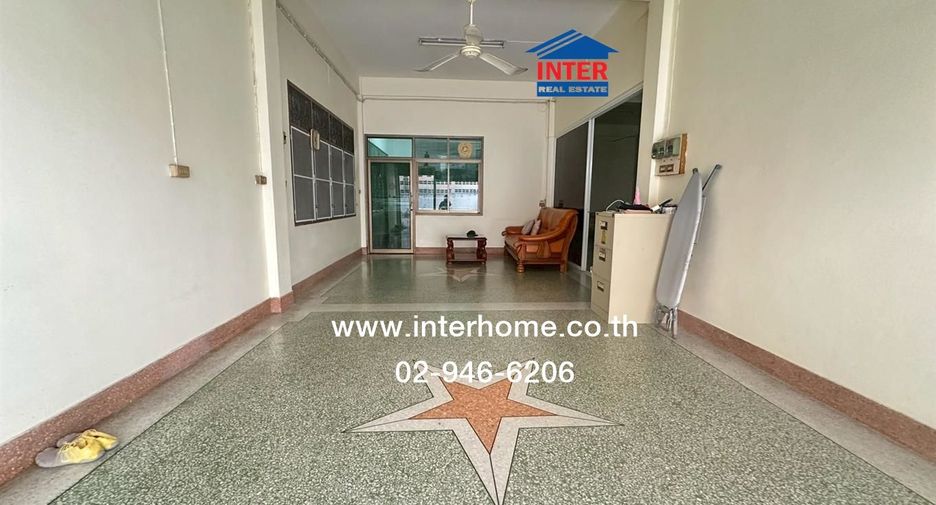 For sale 3 bedrooms retail Space in Bangkok Noi, Bangkok