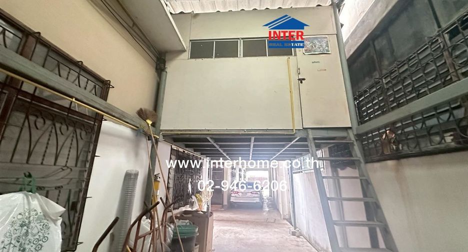 For sale 3 bedrooms retail Space in Bangkok Noi, Bangkok