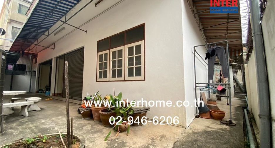 For sale 3 bedrooms retail Space in Bangkok Noi, Bangkok