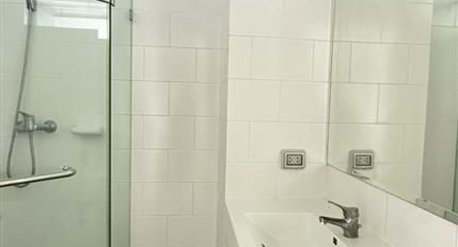 For sale 1 bed condo in Khlong San, Bangkok