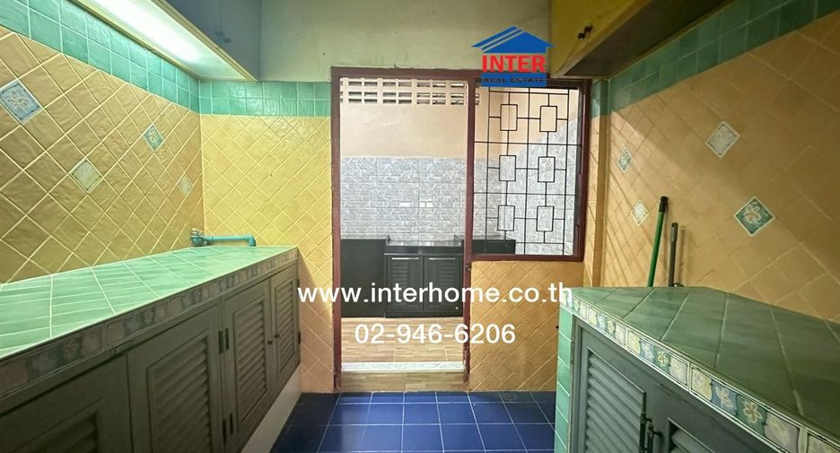 For sale 2 bedrooms townhouse in Mueang Pathum Thani, Pathum Thani