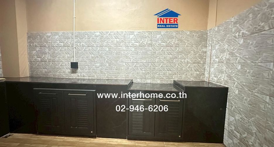 For sale 2 bedrooms townhouse in Mueang Pathum Thani, Pathum Thani