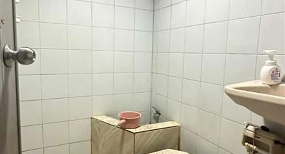 For sale 2 bedrooms townhouse in Mueang Pathum Thani, Pathum Thani