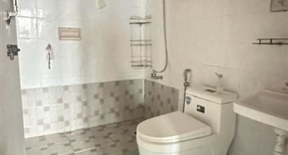 For sale 2 bedrooms townhouse in Mueang Pathum Thani, Pathum Thani