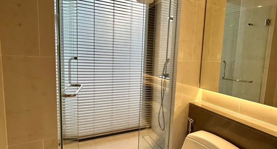 For rent 3 bedrooms condo in Pathum Wan, Bangkok