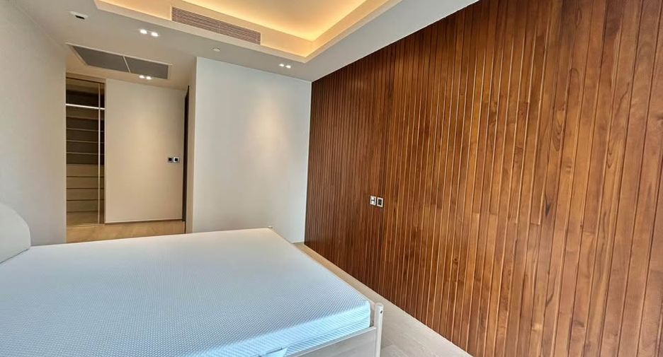 For rent 3 bedrooms condo in Pathum Wan, Bangkok
