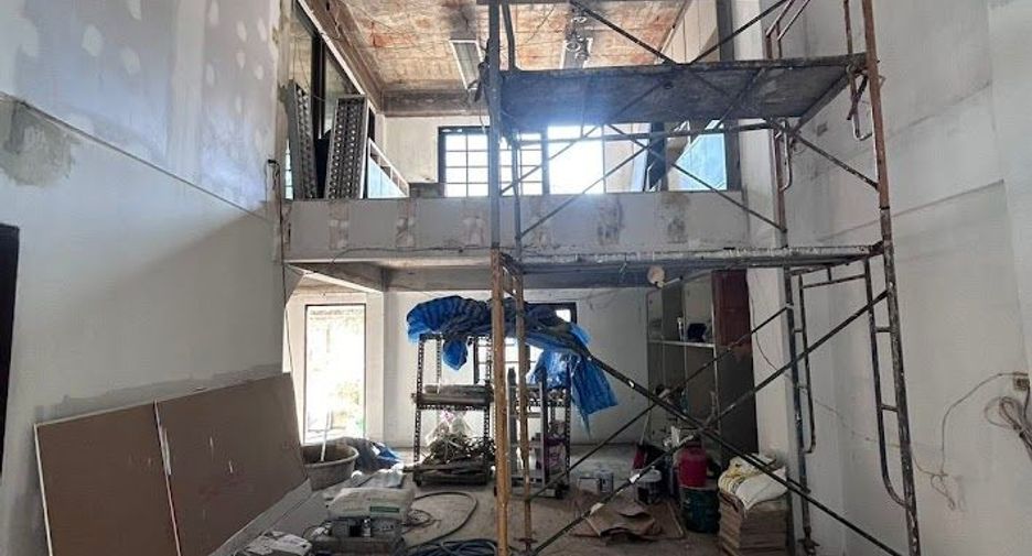 For rent and for sale 5 bedrooms retail Space in Watthana, Bangkok
