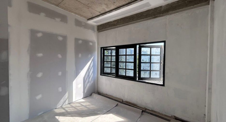 For rent and for sale 5 bedrooms retail Space in Watthana, Bangkok