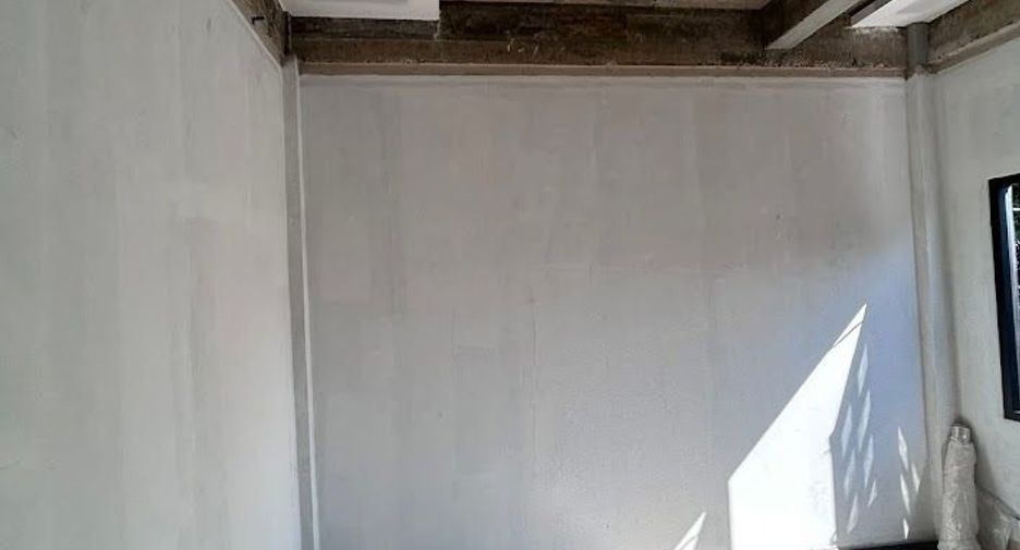 For rent and for sale 5 bedrooms retail Space in Watthana, Bangkok