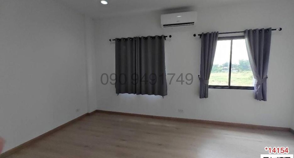 Casa adosada en alquiler de 4 habitaciones en Bang Khen, Bangkok