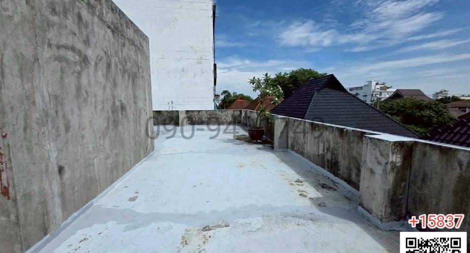 Oficina en venta en Phra Khanong, Bangkok
