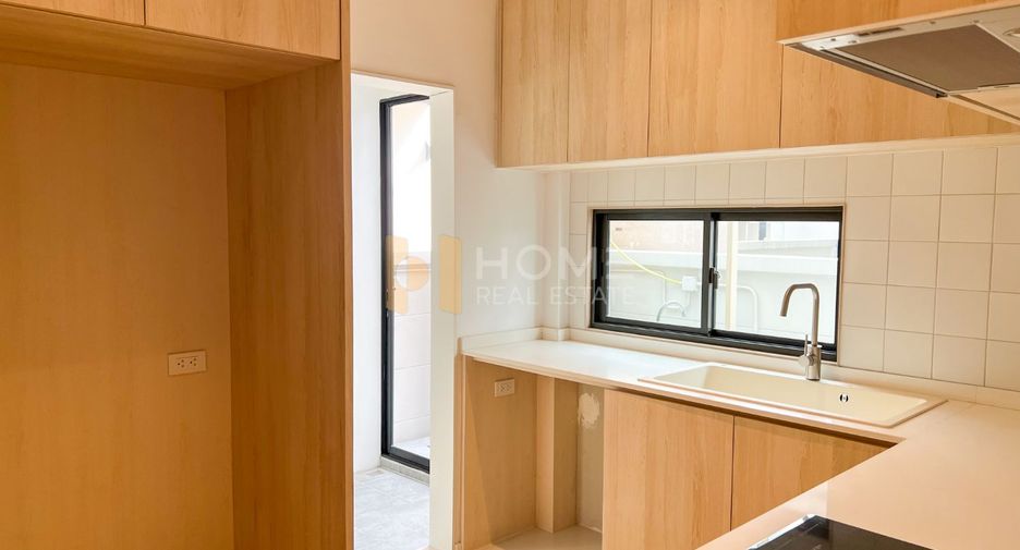 Casa en venta de 3 habitaciones en Bang Phli, Samut Prakan
