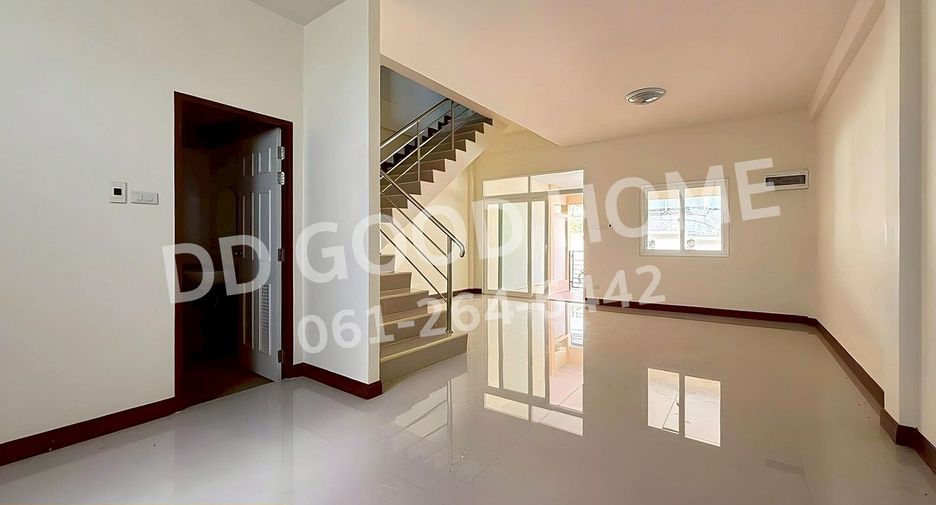 À vendre 3 chambres maison de ville à Ban Chang, Rayong