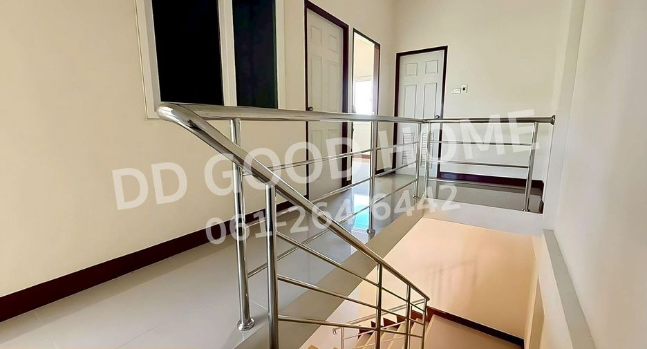 À vendre 3 chambres maison de ville à Ban Chang, Rayong