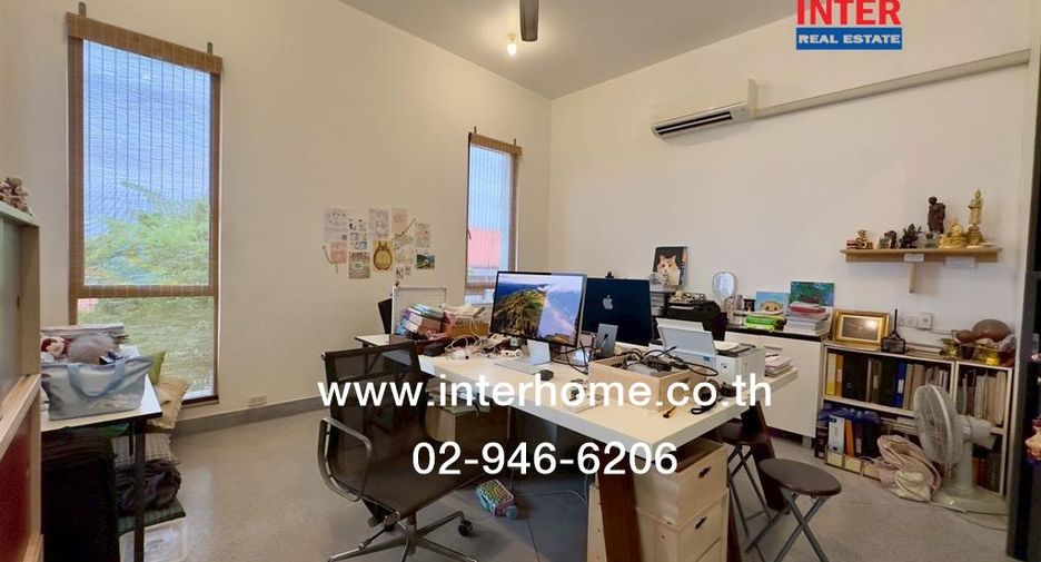 For sale 4 bedrooms retail Space in Huai Khwang, Bangkok