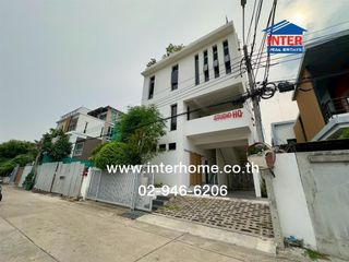 For sale 4 bedrooms retail Space in Huai Khwang, Bangkok