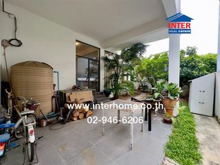 For sale 4 bedrooms retail Space in Huai Khwang, Bangkok