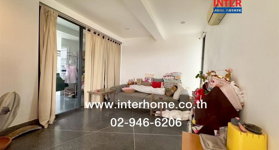 For sale 4 bedrooms retail Space in Huai Khwang, Bangkok