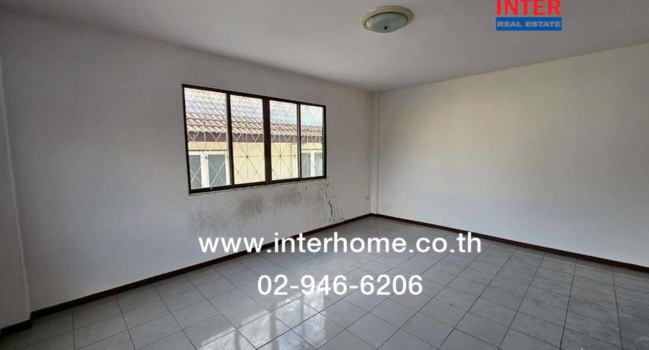 For sale 4 bedrooms townhouse in Sai Mai, Bangkok