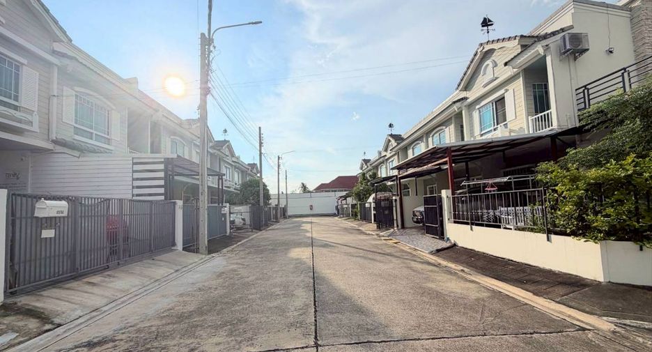 Casa adosada en venta de 2 habitaciones en Bang Yai, Nonthaburi
