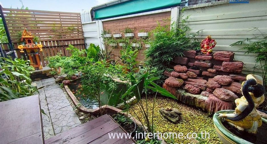 For sale 3 bedrooms townhouse in Phra Samut Chedi, Samut Prakan