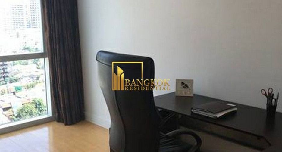 For rent 3 bedrooms condo in Khlong Toei, Bangkok
