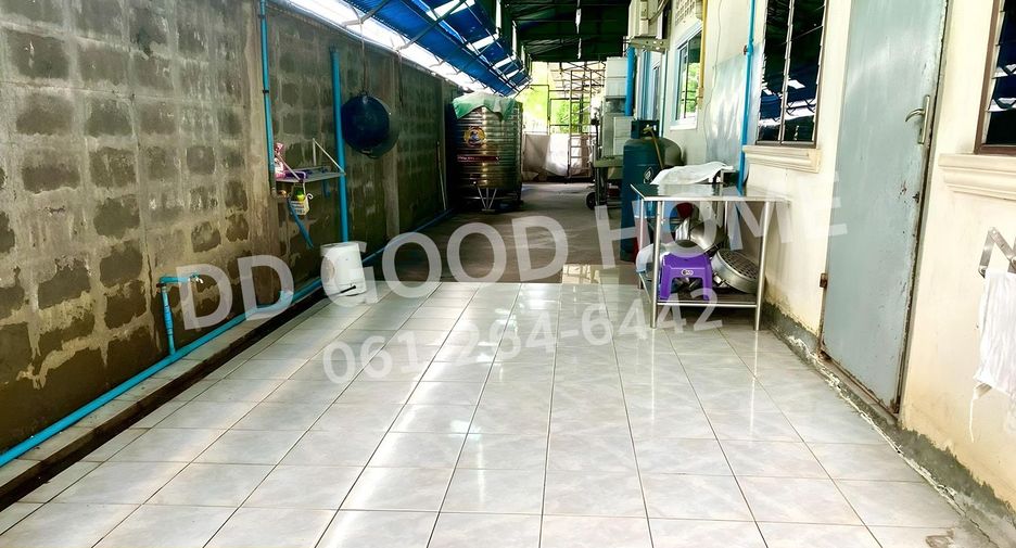 For sale 3 bedrooms warehouse in Mueang Phitsanulok, Phitsanulok