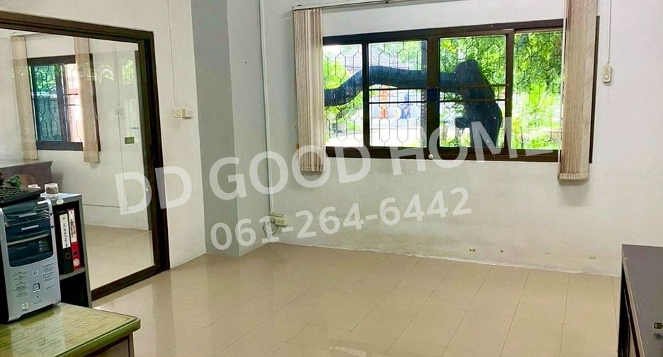 For sale 3 bedrooms warehouse in Mueang Phitsanulok, Phitsanulok