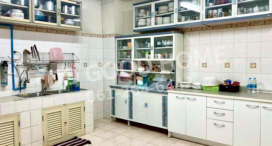 For sale 3 bedrooms warehouse in Mueang Phitsanulok, Phitsanulok