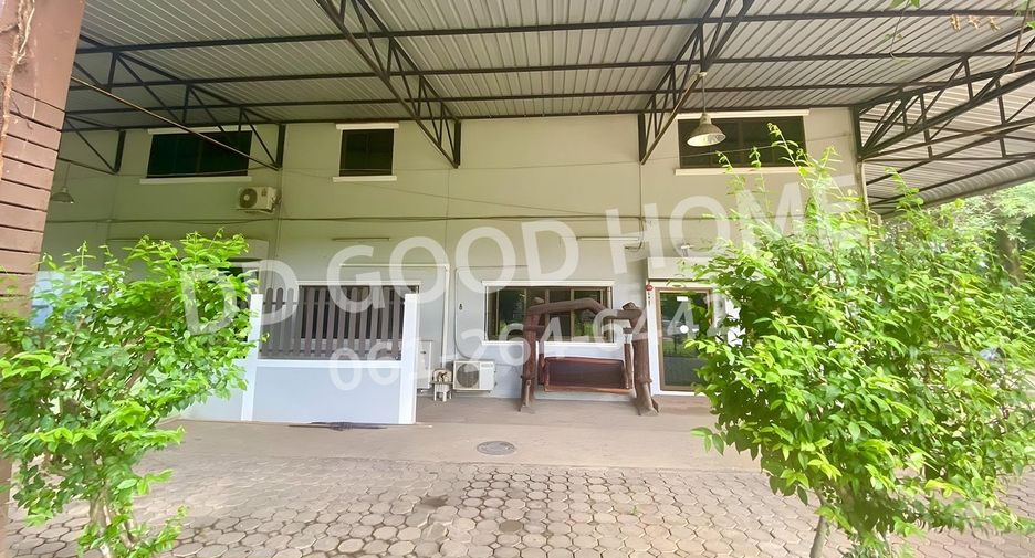 For sale 3 bedrooms warehouse in Mueang Phitsanulok, Phitsanulok