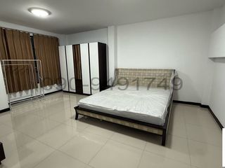 For rent 4 bedrooms townhouse in Bang Na, Bangkok