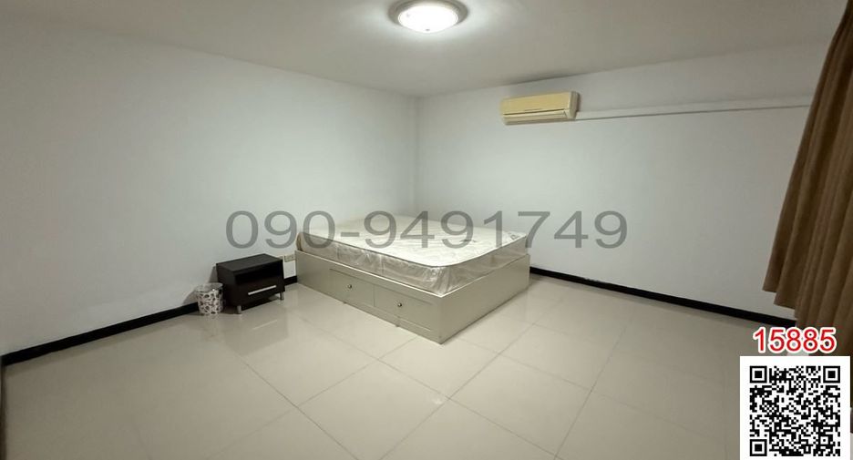 For rent 4 bedrooms townhouse in Bang Na, Bangkok