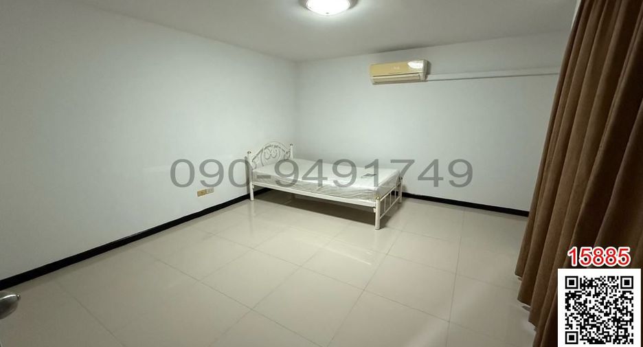 For rent 4 bedrooms townhouse in Bang Na, Bangkok
