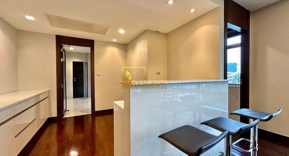 For rent 2 bedrooms apartment in Yan Nawa, Bangkok