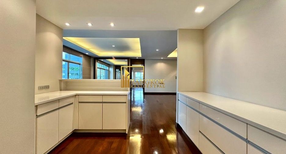 For rent 2 bedrooms apartment in Yan Nawa, Bangkok