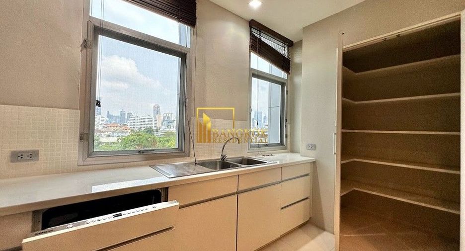 For rent 2 bedrooms apartment in Yan Nawa, Bangkok