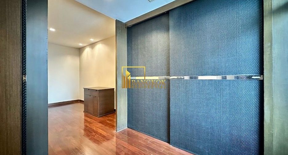 For rent 2 bedrooms apartment in Yan Nawa, Bangkok