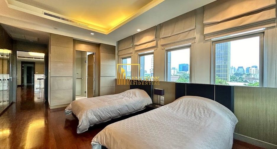 For rent 2 bedrooms apartment in Yan Nawa, Bangkok