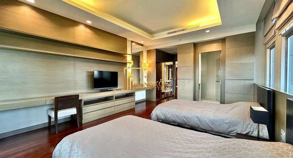 For rent 2 bedrooms apartment in Yan Nawa, Bangkok