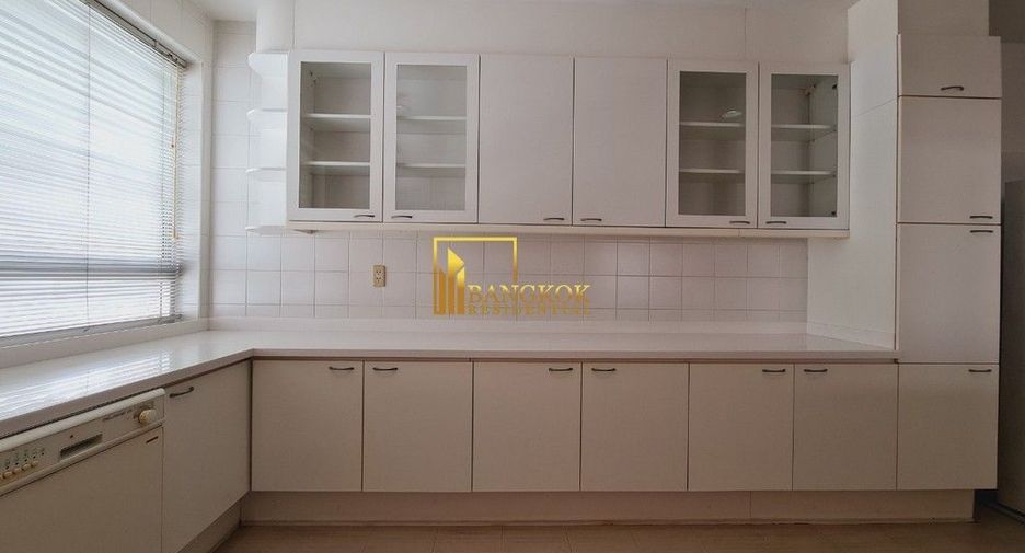 For rent 3 ベッドルーム apartment in Khlong Toei, Bangkok