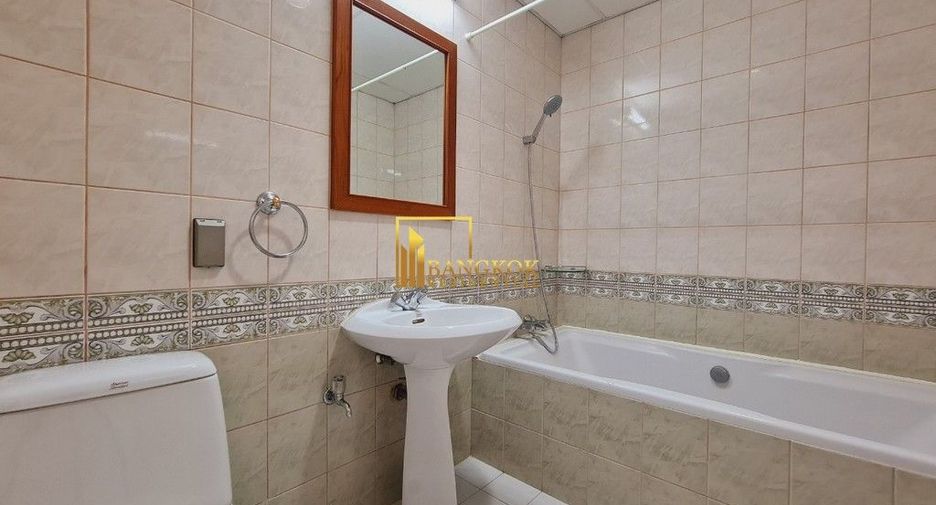 For rent 3 ベッドルーム apartment in Khlong Toei, Bangkok