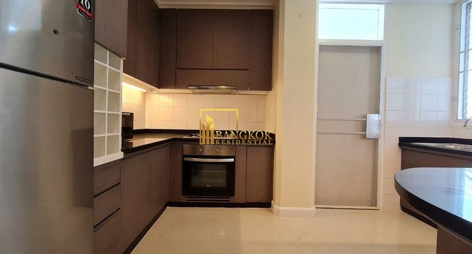 For rent 3 bedrooms apartment in Khlong Toei, Bangkok