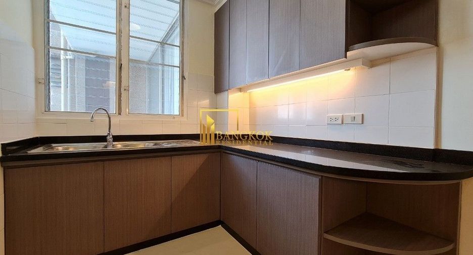 For rent 3 bedrooms apartment in Khlong Toei, Bangkok