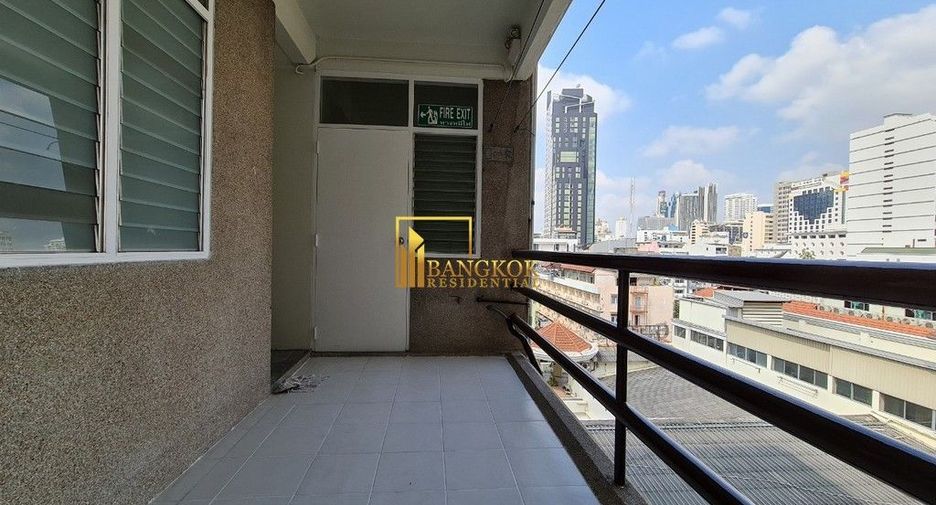 For rent 3 bedrooms apartment in Khlong Toei, Bangkok