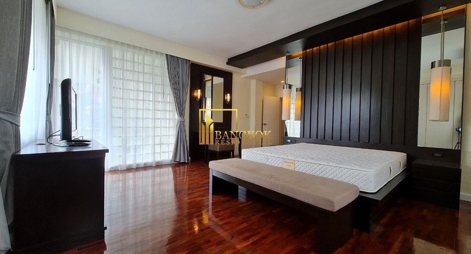 For rent 3 bedrooms apartment in Khlong Toei, Bangkok